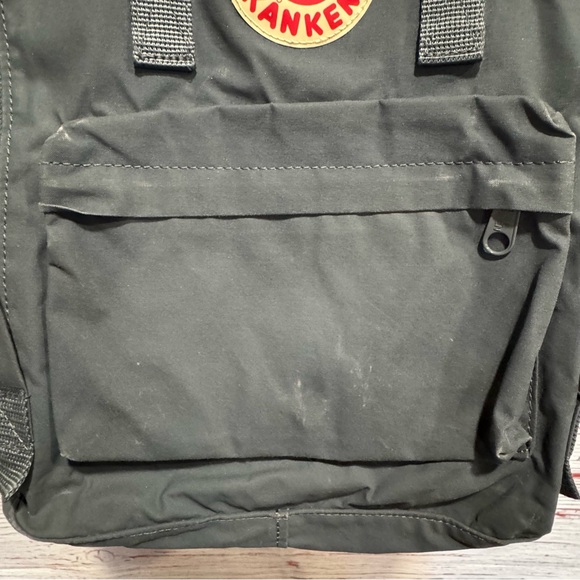 Fjallraven Kanken Classic Everyday Backback in Super Grey main image 9